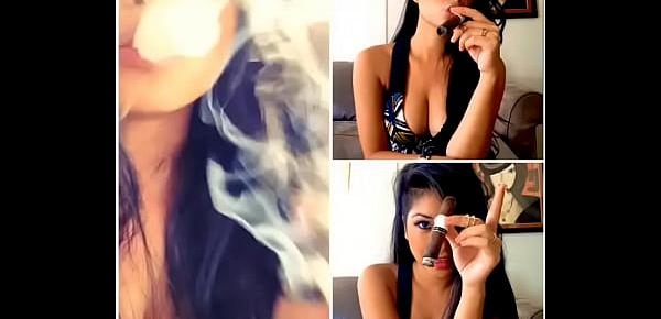  Smoking cigar (fumando charuto)